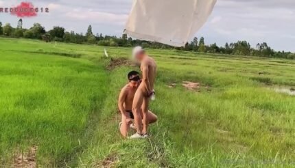 เจ้าพ่อOutdoorเกย์เมืองไทย พี่เรด Reddude โชว์เย็ดกลางท้องนาโล่งๆกลางวันแสกๆ แก้ผ้าหมดไม่อายใครน้ำแตกจะๆเลอะเต็มตัวที่เถียงนา