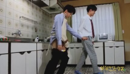 แอบเห็นลูกจ้างชักว่าวอยู่ในครัวเลยชวนมาเย็ดกัน น้องควยใหญ่และแข็งมากเพราะกำลังเงี่ยนแถมเย็ดเก่ง กระแทกมาเลย โอ๊ยเสียวมาก