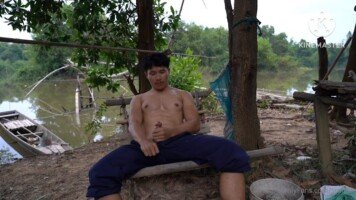 พี่ซันชักว่าวโชว์ outdoor อีกแล้วครับมานั่งเงี่ยนชิวๆอยู่เพิ่งพักริมน้ำ หนุ่มอีสานในตำนาน ชอบว่าวโชว์น้ำแตก
