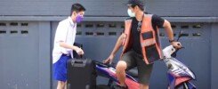 พี่วินมอเตอร์ไซค์ใจดีช่วยถือกระเป๋าให้น้องนักเรียนขี้อ้อนหลังจากขี่มาส่งถึงหอพัก งานนี้น้องนักเรียนจ่ายทิปหนักแต่จะหนักแค่ไหน ต้องตามมาดูกัน พี่วินมอเตอร์ไซค์ใจดีช่วยถือกระเป๋าให้น้องนักเรียนขี้อ้อนหลังจากขี่มาส่งถึงหอพัก งานนี้น้องนักเรียนจ่ายทิปหนักแต่จะหนักแค่ไหน ต้องตามมาดูกัน